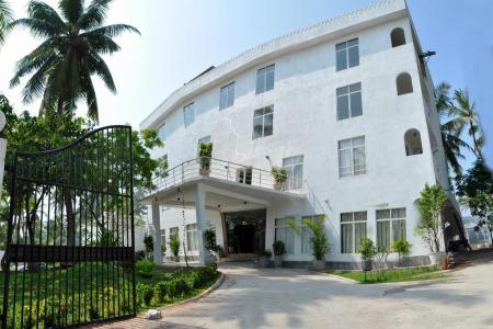 Отель Sea Shine Beach Hotel в Усветакейява - Шри-Ланка