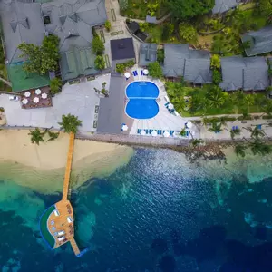 отель Coco de Mer Hotel & Black Parrot Suites