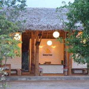 отель Giman Free Beach Resort