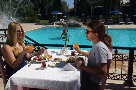 Отель Altinkaya Holiday Resort в Кириния - Кипр