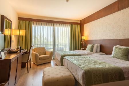 Отель Korineum Golf & Beach Resort в Кириния - Кипр
