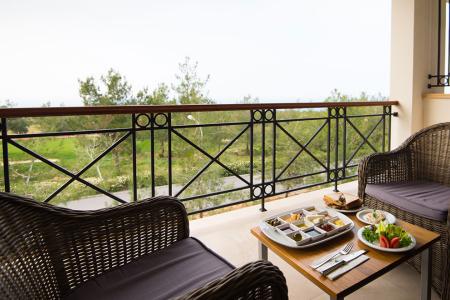 Отель Korineum Golf & Beach Resort в Кириния - Кипр