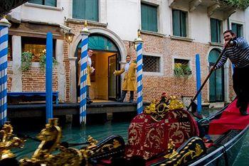 Отель Colombina в Венеция - Италия