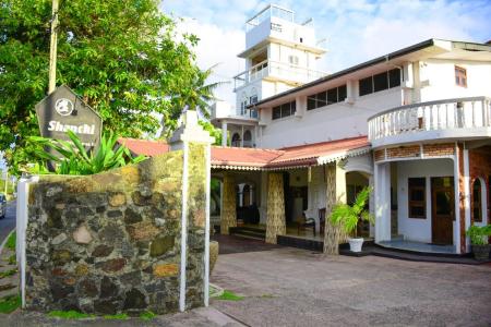 Отель Shanthi Beach Resort в Унаватуна - Шри-Ланка