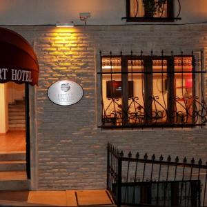 отель Three Apples Taksim Suites