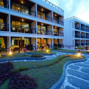 отель The Kris Resort