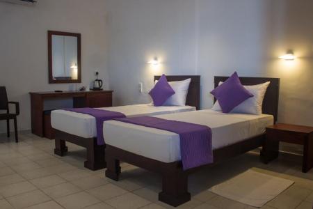 Отель Lucky Seven Hikkaduwa в Хиккадува - Шри-Ланка