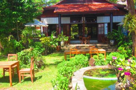 Bamboo Cottages & Restaurant