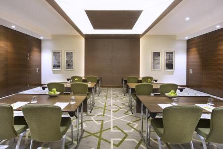 Отель Hilton Garden Inn Dubai Al Muraqabat в Дейра - ОАЭ