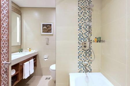 Отель Hilton Garden inn Dubai Jumeirah в Бур Дубай - ОАЭ