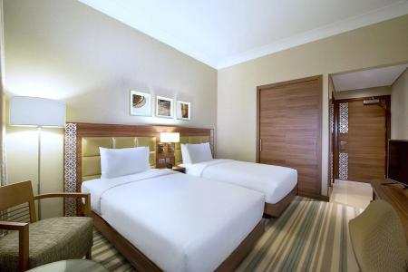 Отель Hilton Garden inn Dubai Jumeirah в Бур Дубай - ОАЭ