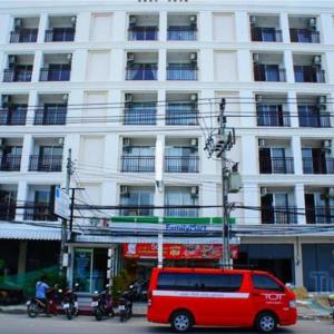 отель The Son Patong Beach