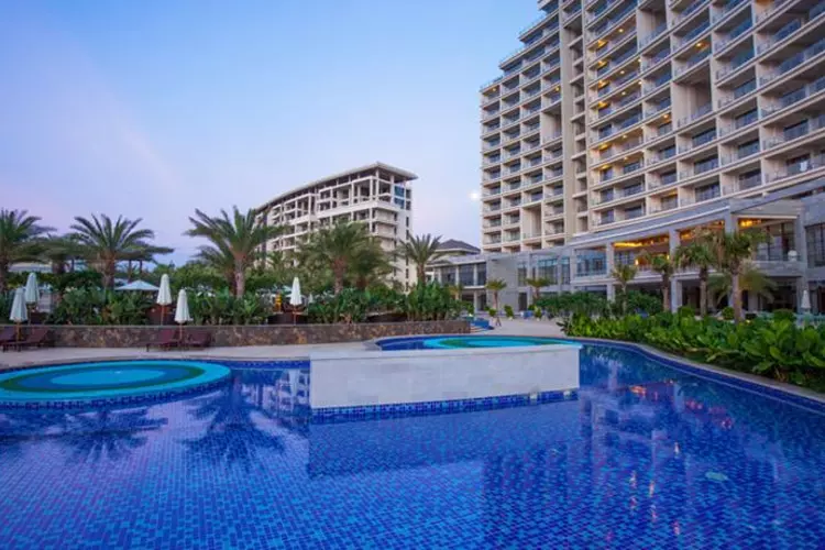 Aloha Oceanfront Suite Resort