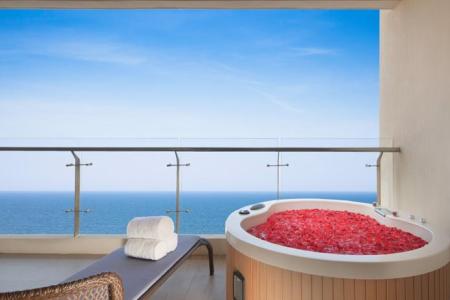 Отель Aloha Oceanfront Suite Resort в Бухта Чистой воды - Китай