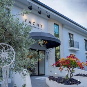 отель Yacht Boheme Hotel