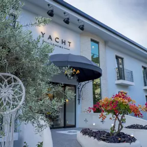 отель Yacht Boheme Hotel