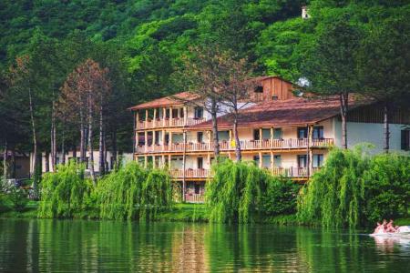 Отель Lopota Lake Resort & Spa в Телави - Грузия