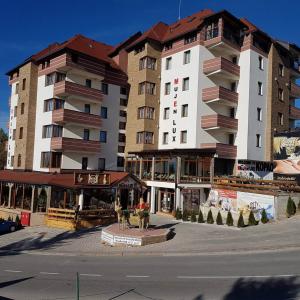 отель Apartments MujEn Lux