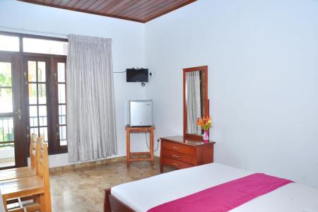 Отель Green Shadows Beach Hotel в Калутара - Шри-Ланка