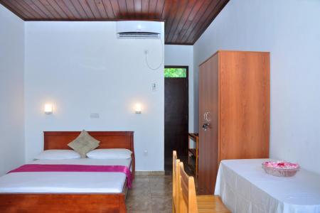 Отель Green Shadows Beach Hotel в Калутара - Шри-Ланка