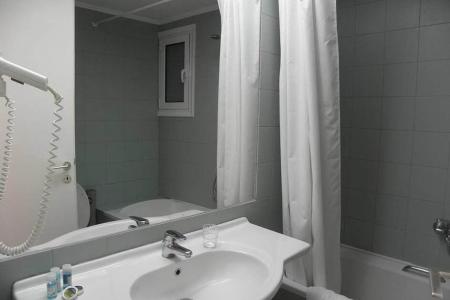 Отель Theoxenia Hotel Loutraki в Лутраки - Греция