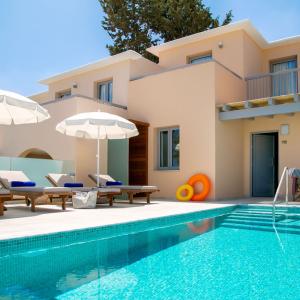 отель Louis St. Elias Resort