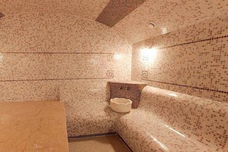 Бережки-Холл