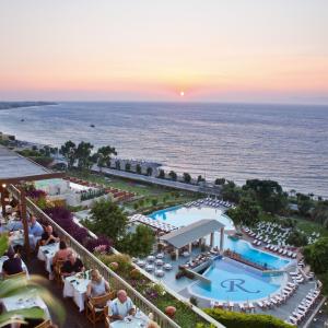 отель Rhodes Bay Hotel & Spa