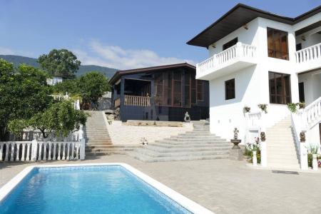 Отель Белый в Новый Афон - Абхазия