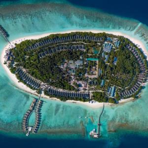 отель Furaveri Island Resort & Spa