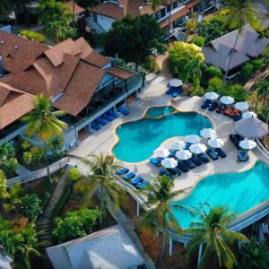 отель Coral Cliff Beach Resort