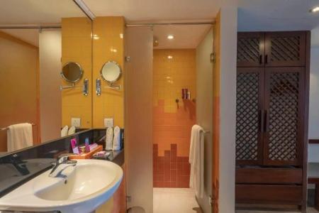 Отель Hikka Tranz by Cinnamon в Хиккадува - Шри-Ланка