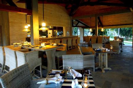 Отель Hikka Tranz by Cinnamon в Хиккадува - Шри-Ланка