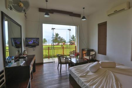 Отель Laya Waves в Пассекудах - Шри-Ланка