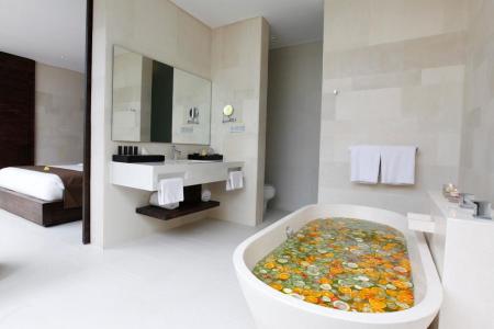 Отель eqUILIBRIA Seminyak в Кута - Индонезия