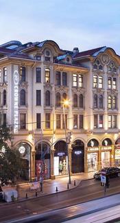 Crowne Plaza Old City 5*