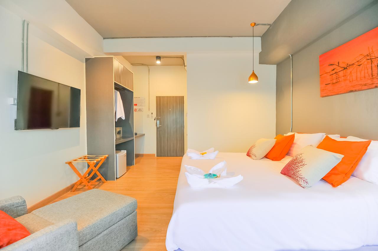 7 Days Premium Hotel