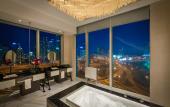 Туры в отель Taj Jumeirah Lakes Towers Hotel