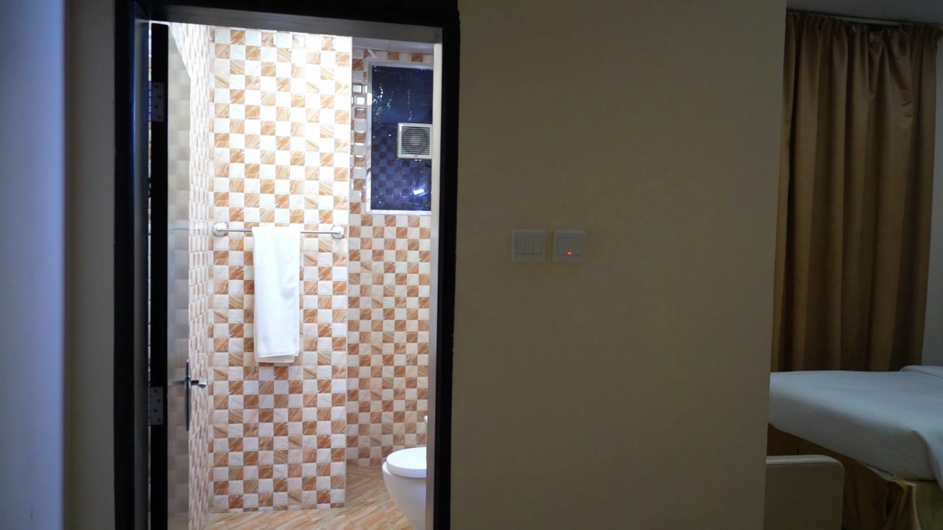 Oyo 334 Sh Hotel