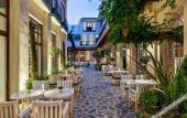 Туры в отель Ecole St. Pierre Hotel