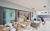 Туры в отель Les Estivales Beachfront Suites & Penthouses by Lov