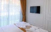 Туры в отель Juglans Suites