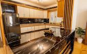 Туры в отель Oak Orchid Opulent 2 BR Apartment with Walk-in Closet