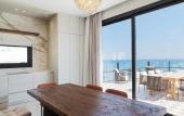 Туры в отель LIV Mackenzie Beach Suites