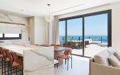 Туры в отель LIV Mackenzie Beach Suites