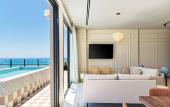 Туры в отель LIV Mackenzie Beach Suites