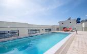 Туры в отель Lux Suites Silverstone  Apartments