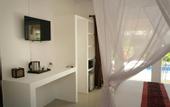 Туры в отель The White Cottage