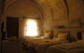 Туры в отель Falcon Cave Suites