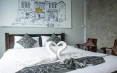 Туры в отель Beehive Phuket Old Town - Hostel